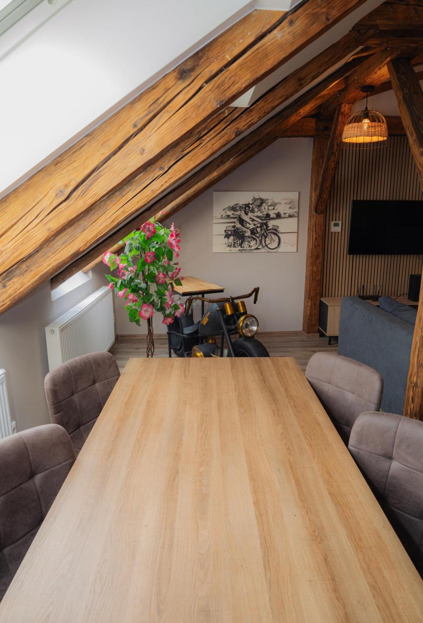 Apatman Fellini House Apartman Trenčín Kültér fotó